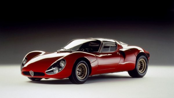 Въпреки че до голяма степен е базиран на шаси на Maserati MC20, новото 33 е вярна интерпретация на оригиналния дизайн и, очевидно, е силен претендент за титлата &bdquo;най-красивата кола, проектирана през 21-ви век&ldquo;.

Ограничен до 33 бройки, производството на модерния 33 Stradale трябва да започне през следващата година , като купувачите ще могат да избират напълно електрическо задвижване с три двигателя с мощност 750 к.с. или конвенционална версия с V6 туин турбо двигател с 620 к.с.
